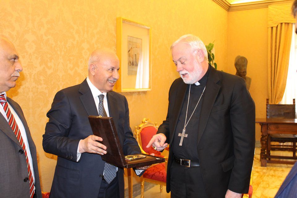 Mgr. Gallagher receives the Minister of Peshmerga Sinjari and his delegation