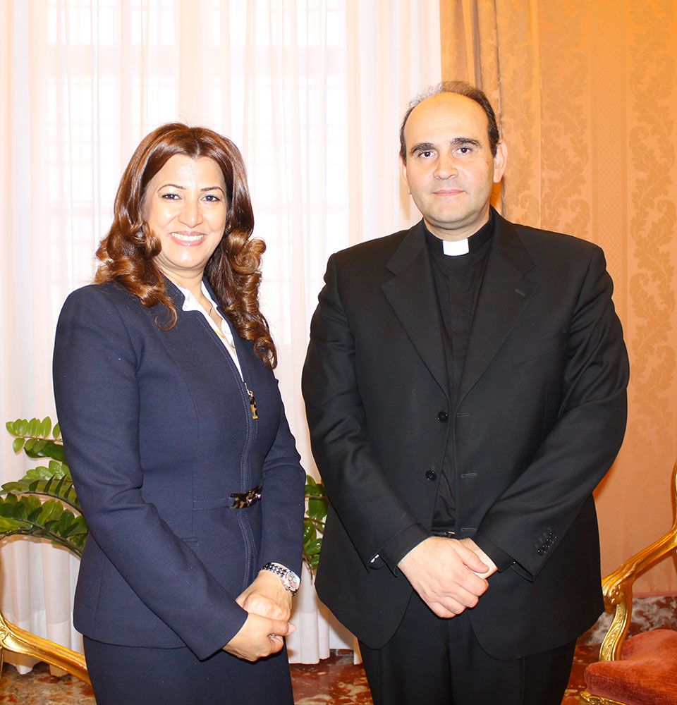 La Dott.ssa Kader incontra l’Assessore per gli affari generali della
          segreteria di stato vaticana, Mons. Paolo Borgia