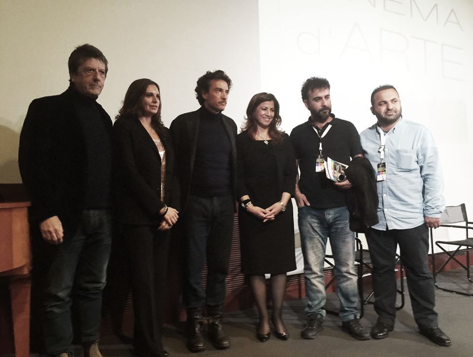 Mrs. Kader rewards Shwan Attoff, Kurdish director winner of the International Film Festival of Art